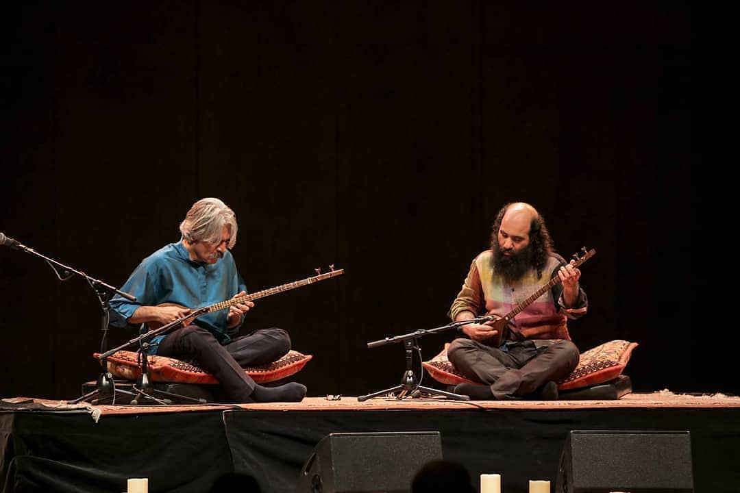 اجرای موسیقی سنتی توسط کیهان کلهر