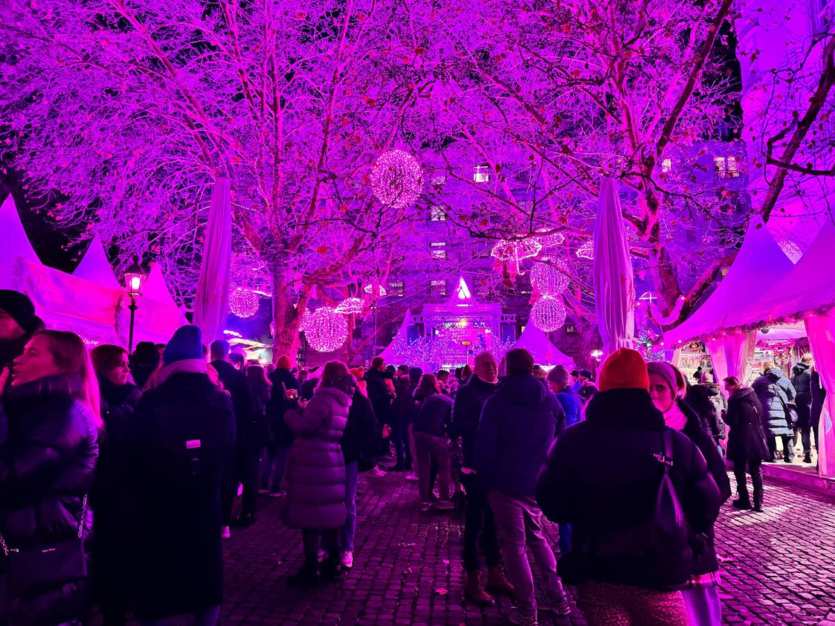 بازار کریسمس صورتی در مونیخ آلمان