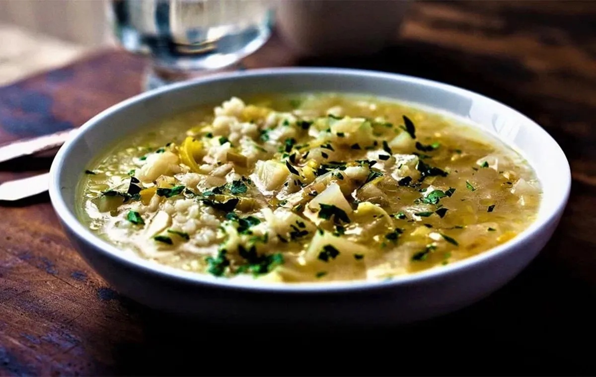 آش شلغم همراه سبزیجات از آش های سنتی منطقه شمال ایران