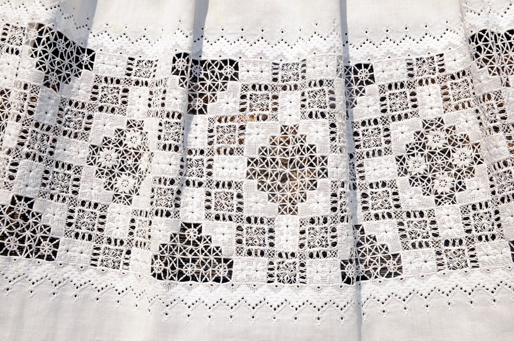 فن نساجی هاردانگربافت از هنرهای سنتی شمال اروپا در نروژ نقش بسته روی پارچه و نخ بافتنی